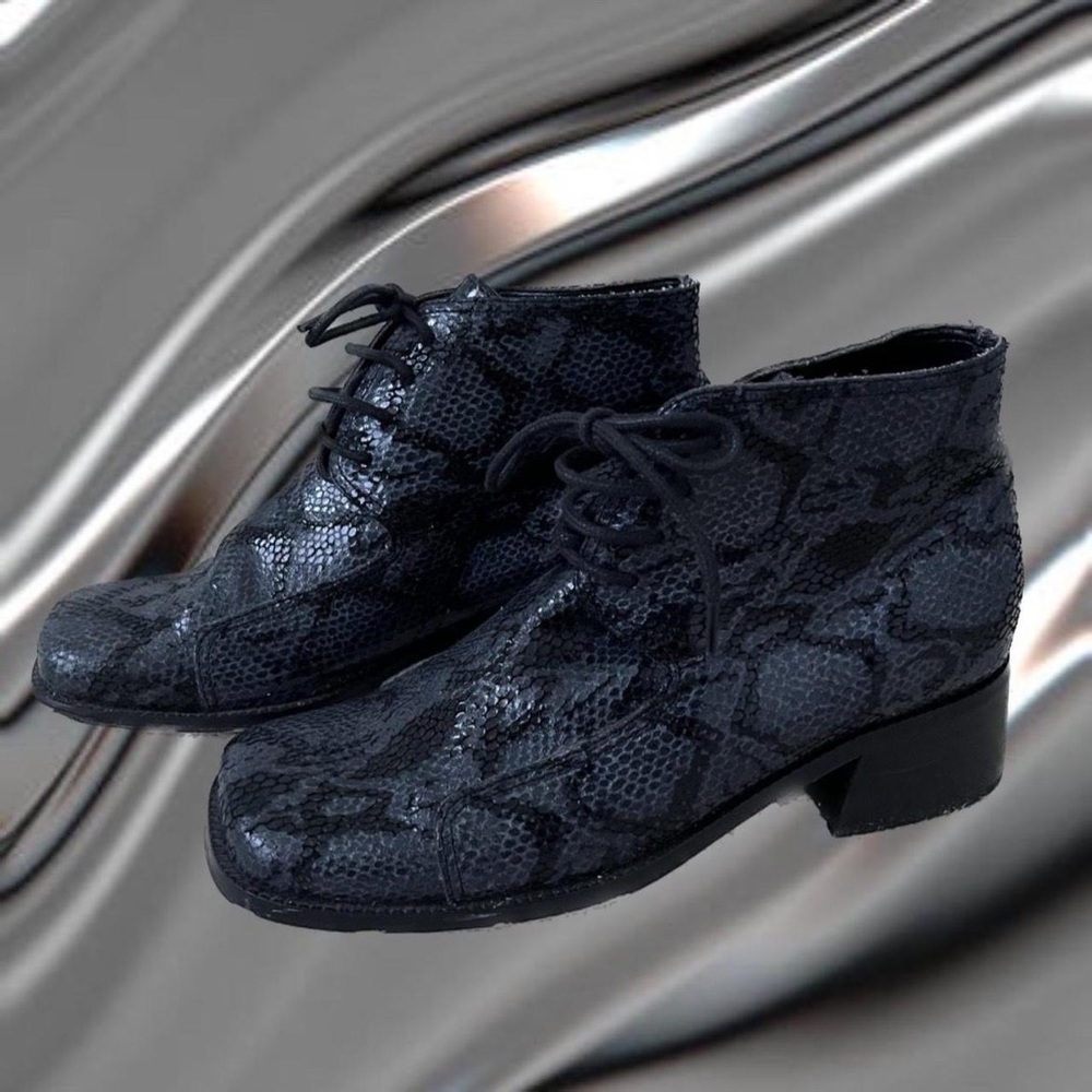 Rare Vintage Leather Black/Grey Snakeskin Square Toe 2000s Shoes.

-